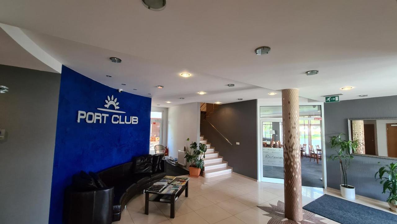 Port Club Pension & Restaurant Namestovo Exterior photo